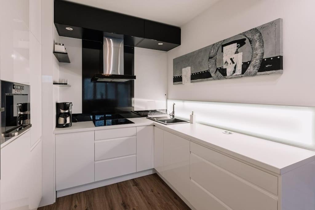 Family Aquarium Haven Apartment Братислава Екстериор снимка