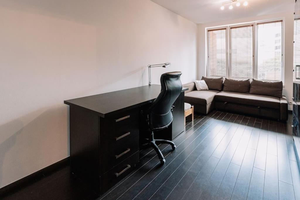 Family Aquarium Haven Apartment Братислава Екстериор снимка