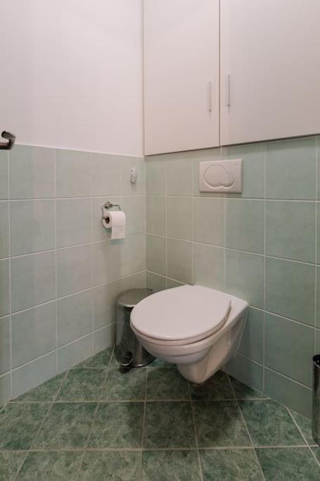 Family Aquarium Haven Apartment Братислава Екстериор снимка